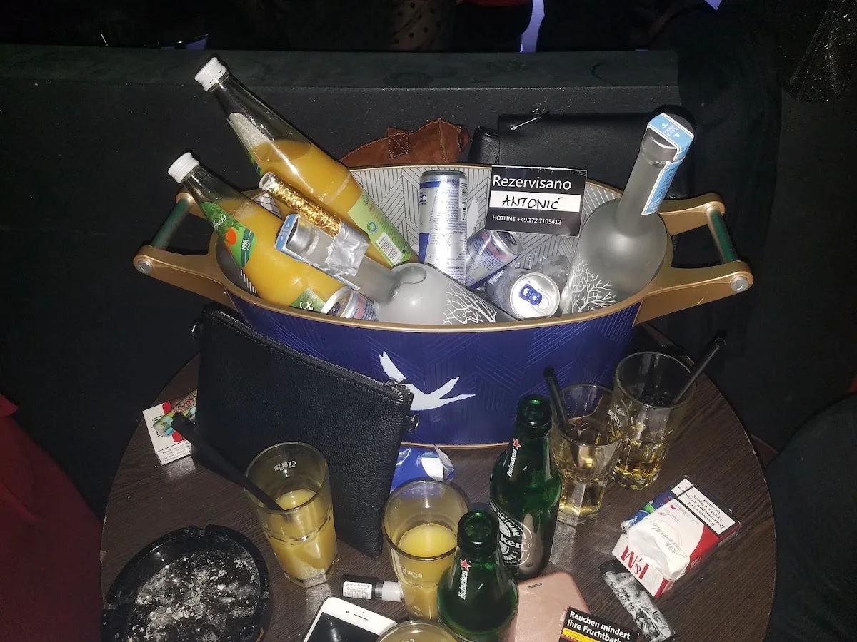 Club Metropola GmbH – Essen und Trinken in Fellbach, Baden-Württemberg