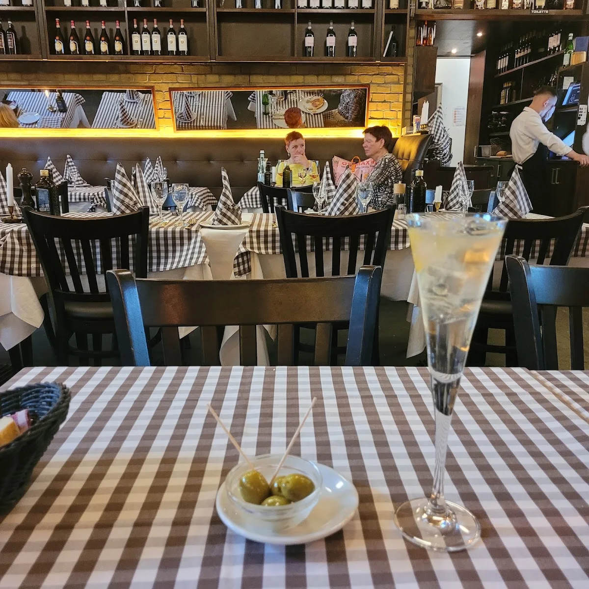 ROMERO – Essen und Trinken in Berlin