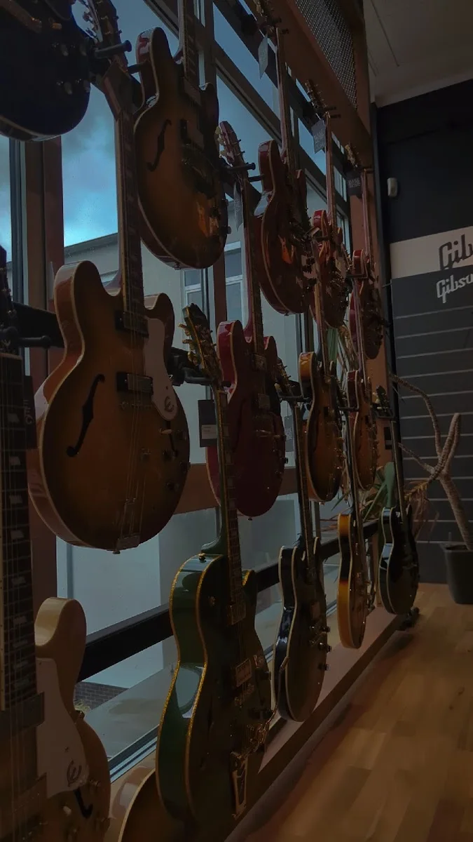 session - Das Musikhaus - Frankfurt – Akustische Gitarre in Frankfurt am Main, Hessen