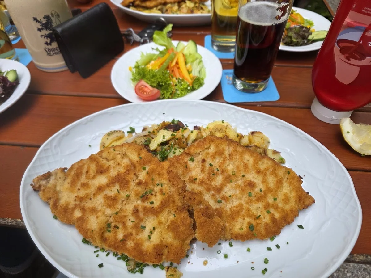 Gasthaus Alter Wirt – Schnitzel in München, Bayern