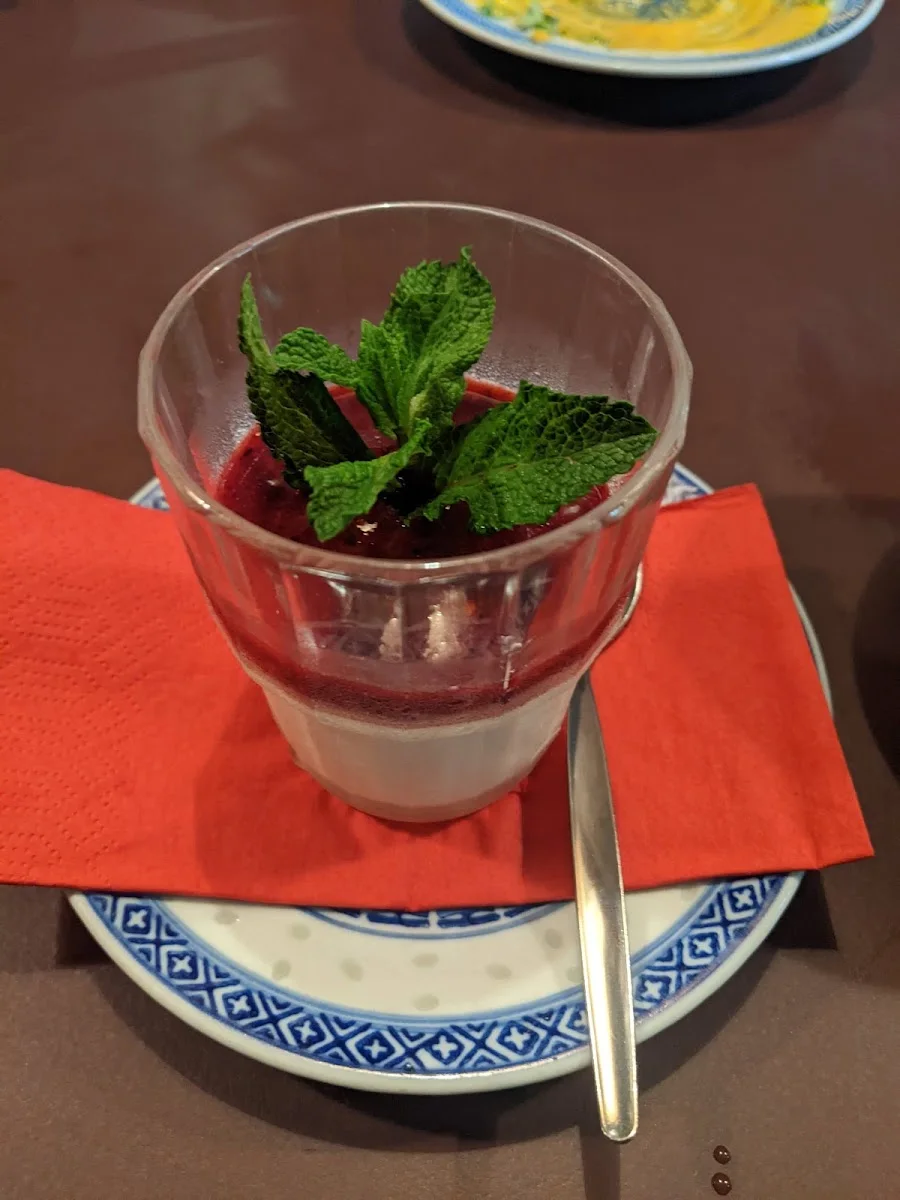 1990 Vegan Living – Panna cotta in Berlin