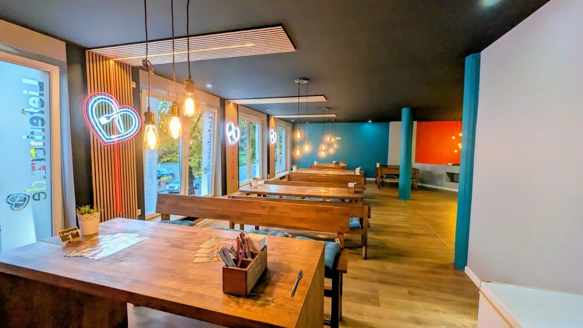 Lieferherz Leverkusen Manfort – Atmosphäre in Leverkusen, Nordrhein-Westfalen