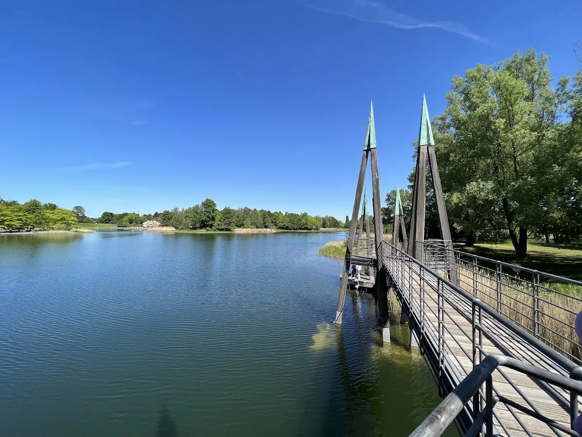 Britzer Garten – Rhizomatische Brücke in Berlin