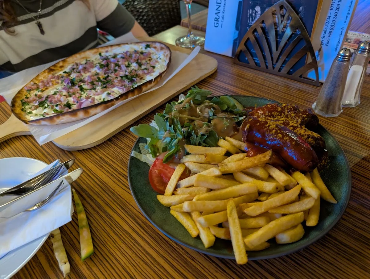 Grand Bar Cafe Restaurant Bar – Bar in Berlin