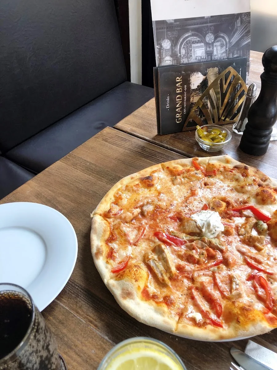 Grand Bar Cafe Restaurant Bar – Pizza in Berlin