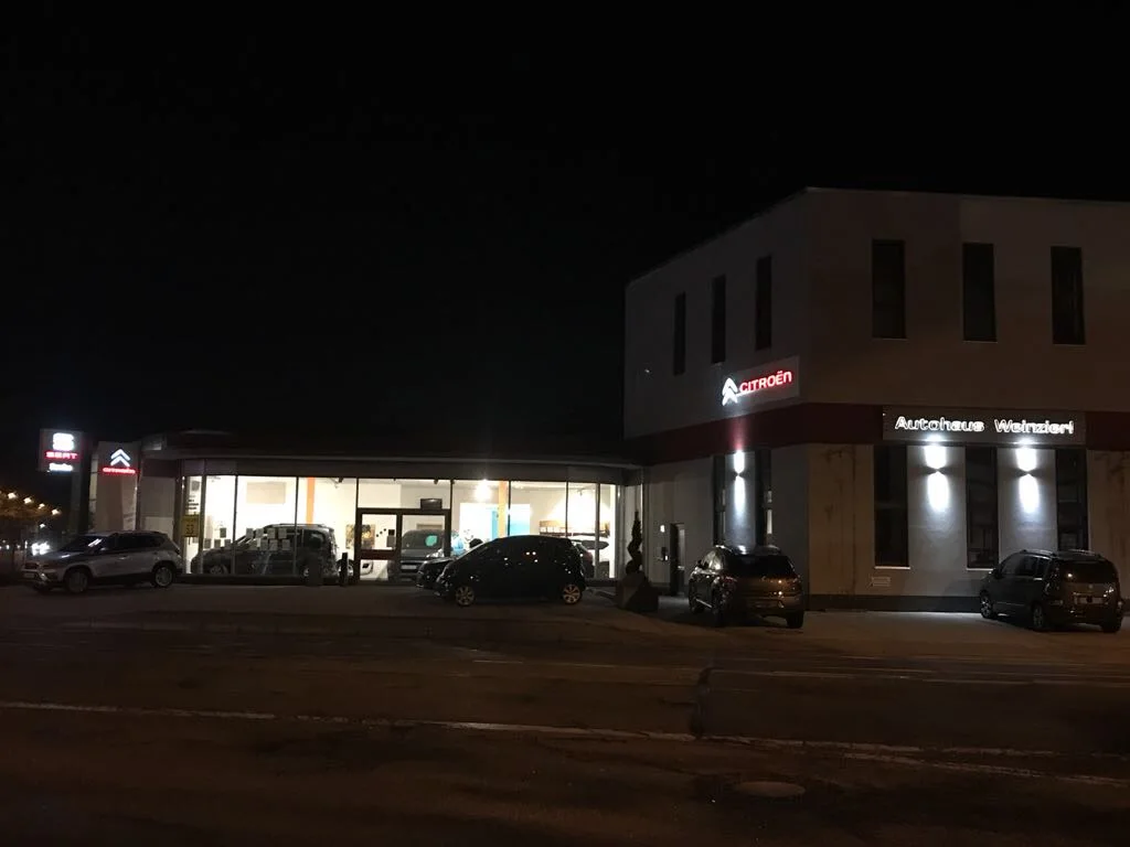 Autohaus Weinzierl – Außenbereich in Rosenheim, Bayern