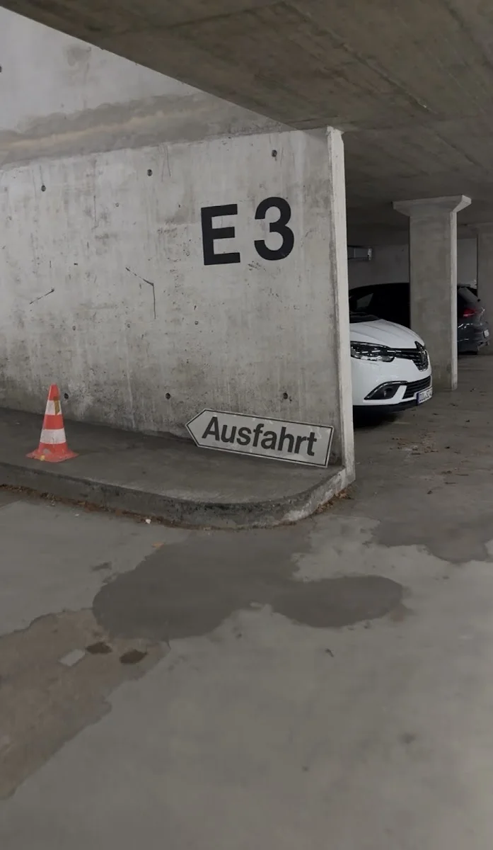 Stuttgart-Flughafen-Parker – Parkhaus in Leinfelden-Echterdingen, Baden-Württemberg
