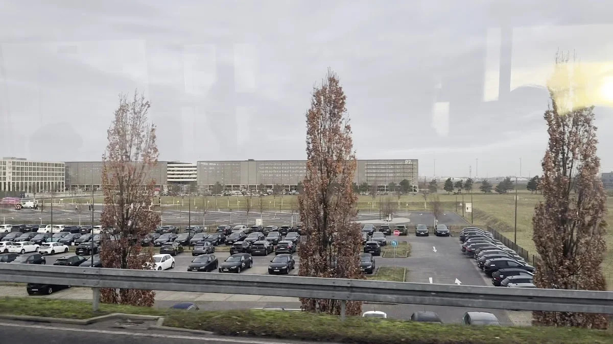 alternativ parken Berlin (am Flughafen BER / Flughafen Berlin Brandenburg Willy Brandt) – Parkplatz in Schönefeld, Brandenburg