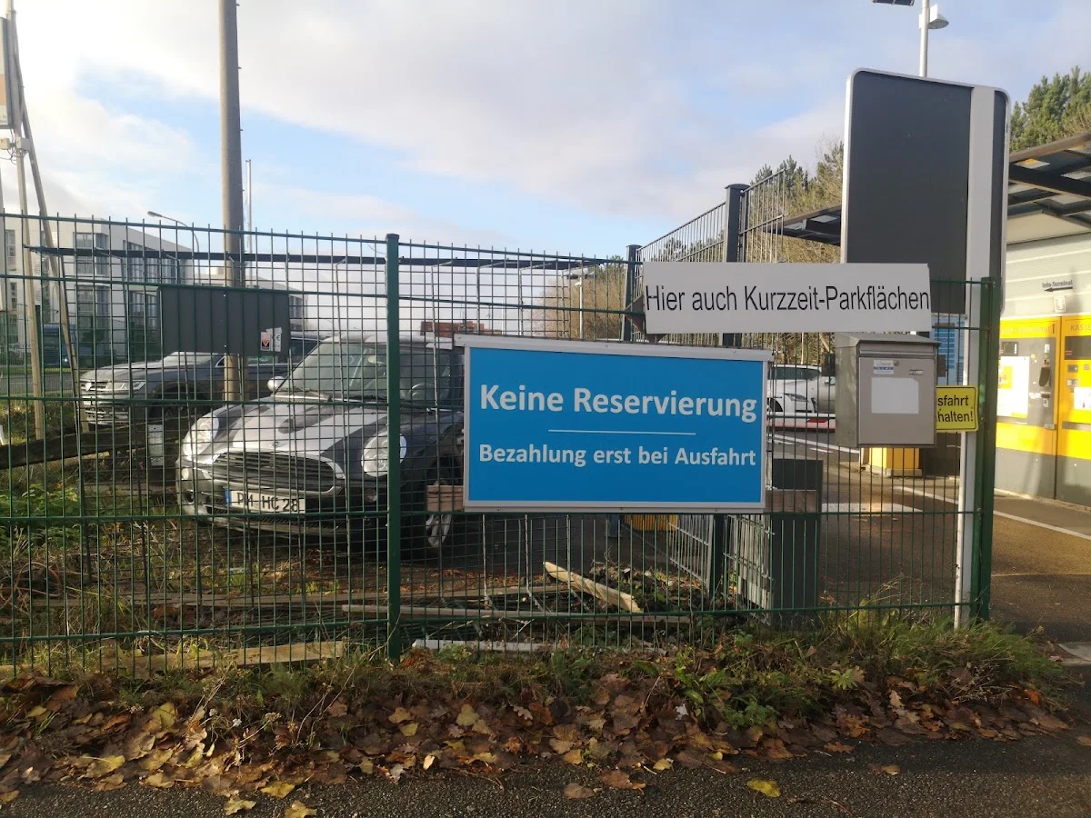 alternativ parken Berlin (am Flughafen BER / Flughafen Berlin Brandenburg Willy Brandt) – Besucherfoto: Aimen Elmeshri in Schönefeld, Brandenburg