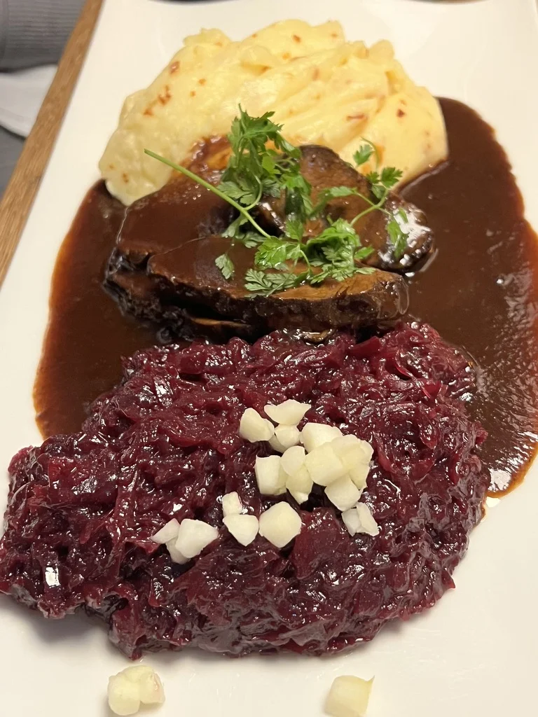 Schlosswirtschaft Schwaige Nymphenburg GmbH – Sauerbraten in München, Bayern