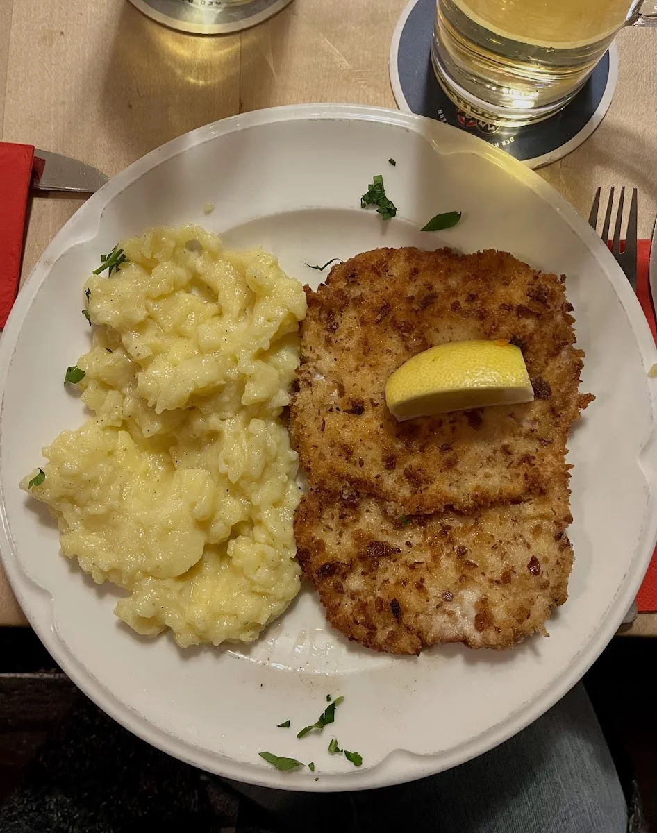 Bratwurstherzl – Schnitzel in München, Bayern