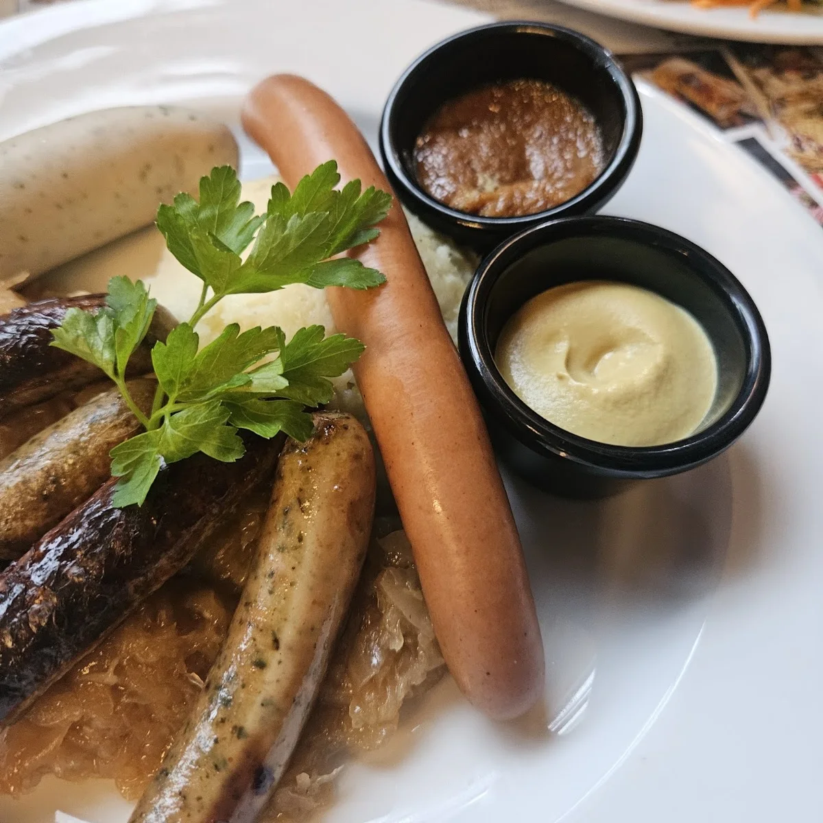 Hofbräu Wirtshaus Berlin – Bratwurst in Berlin