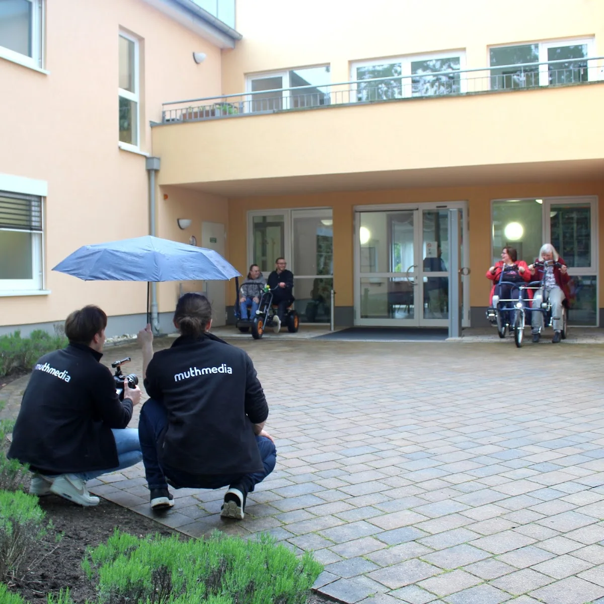 muthmedia GmbH | Filmproduktion & Videoproduktion Frankfurt – Besucherfoto: Behindertenhilfe in Stadt und Kreis Offenbach e.V. in Frankfurt am Main, Hessen