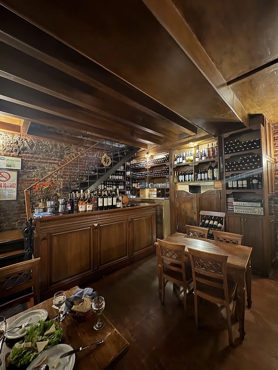 Hazzo Pulo Restaurant ve Şarap Evi – Ortam · İstiklal, İstanbul