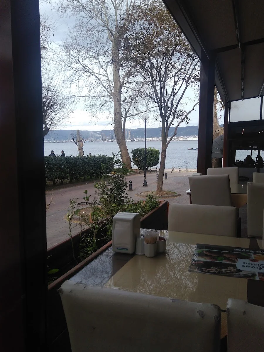 Saçı beyaz restorant – Ortam · Değirmendere, Kocaeli