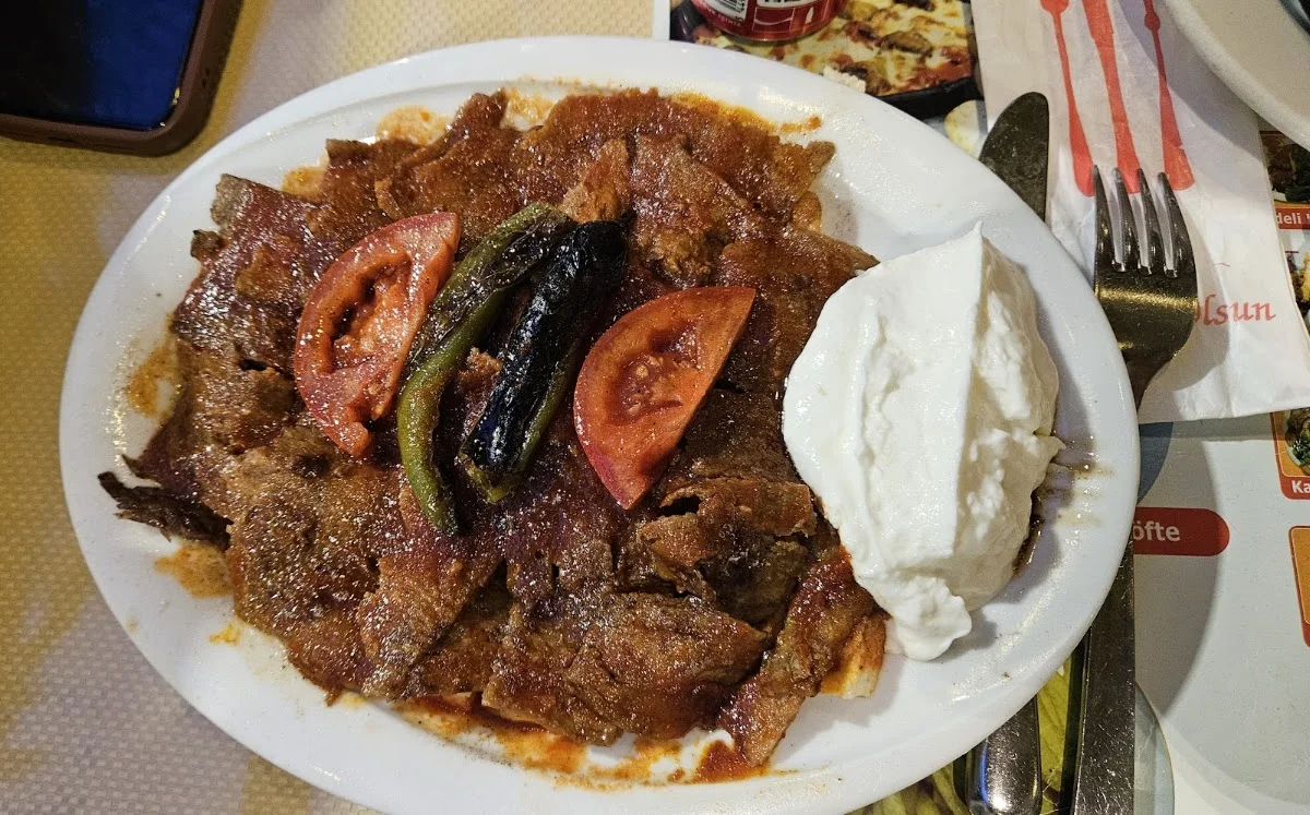 Saçı beyaz restorant – İskender kebap · Değirmendere, Kocaeli