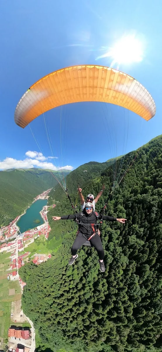 Uzungöl Paragliding – Ziyaretçi fotoğrafı: Erdoğan Vural · Uzungöl, Trabzon
