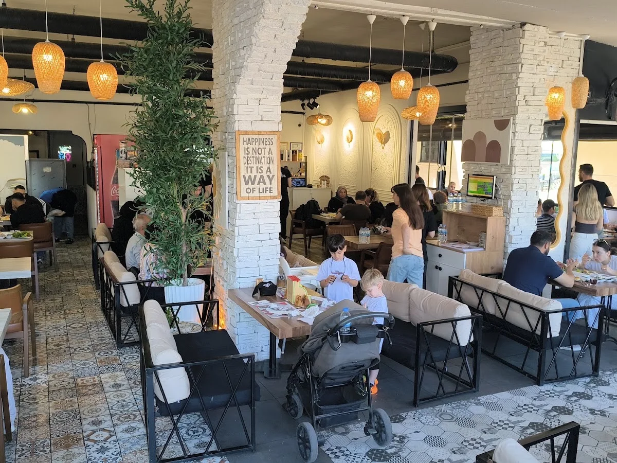 Takıl Brunch & Lounge – Ortam · Sanayi, Isparta
