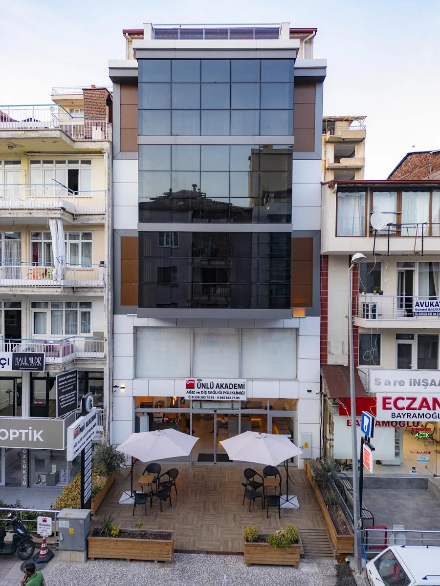 Ünlü Akademi Diş Polikliniği – Sahibinin seçtikleri · Saraylar, Denizli