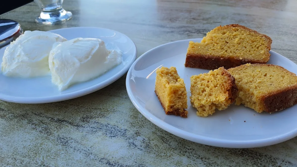 Sümela Köfte ve Fırını – Mısır ekmeği · Uzunçiftlik, Kocaeli