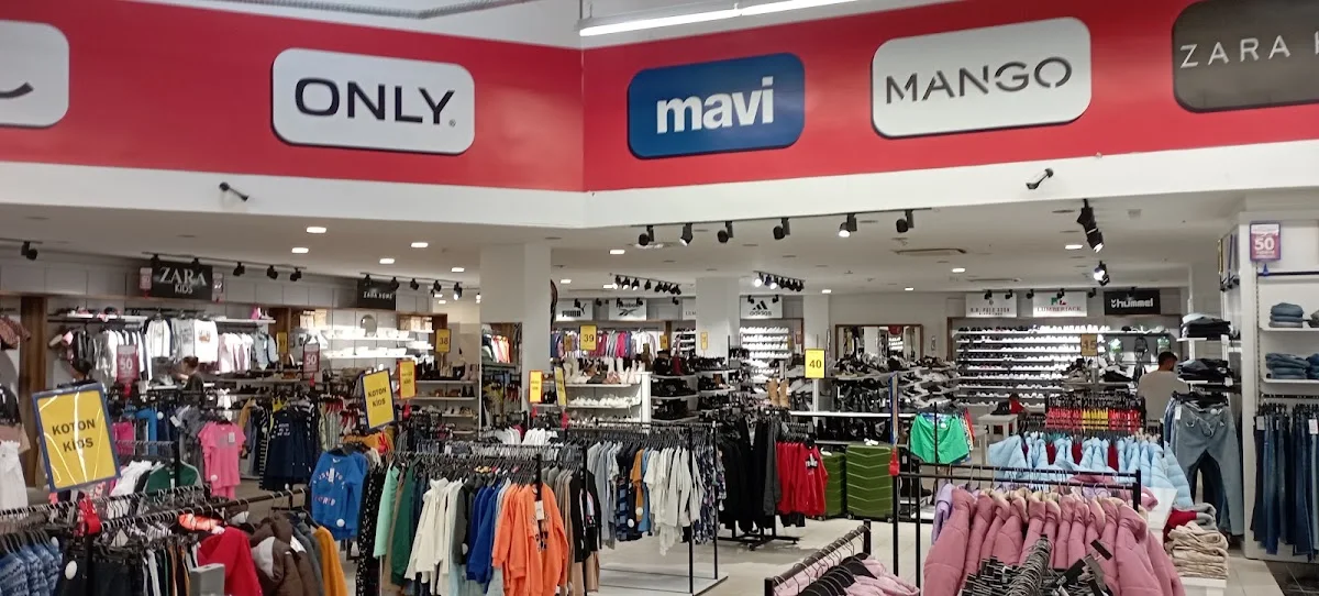 Iyaş Bulvar Avm – İç · Sanayi, Isparta