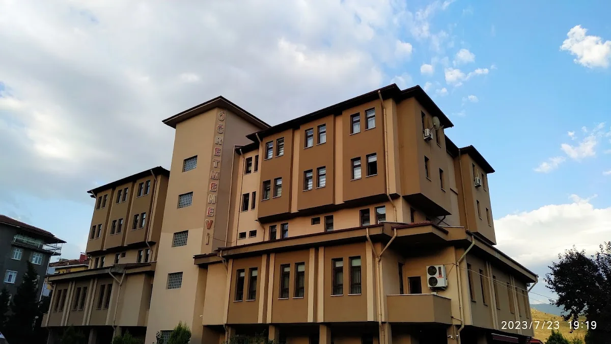 Karabük Öğretmenevi ve Akşam Sanat Okulu – Dıştan görünüm · Yenişehir, Karabük