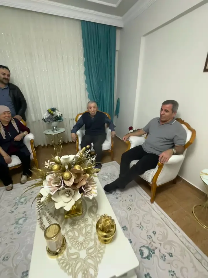 Serkan Koltuk Döşeme Kayseri Kanepe Tamiri Kayseri Koltuk Döşeme Tamiri Kayseri Klasik Koltuk Döşeme Tamiri Ahşap Boyama – Sahibinin seçtikleri · İldem, Kayseri